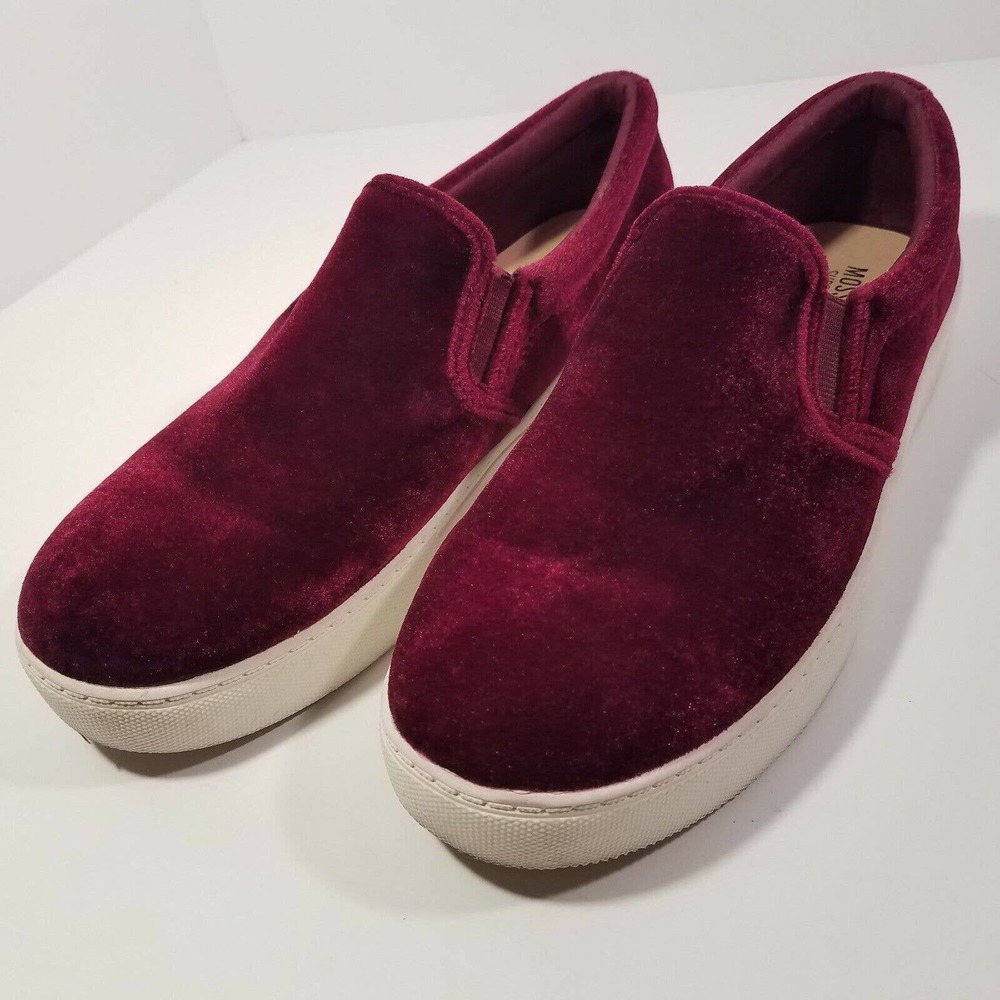 MOSSIMO women's slip on flat burgundy red velvet casual sneaker shoe size 6